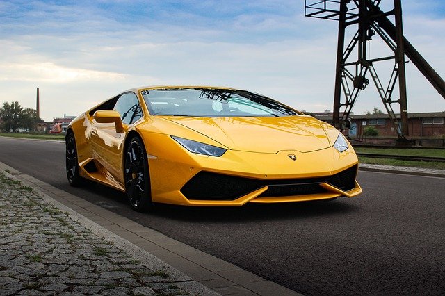 Kosso koopt gloednieuwe Lamborghini