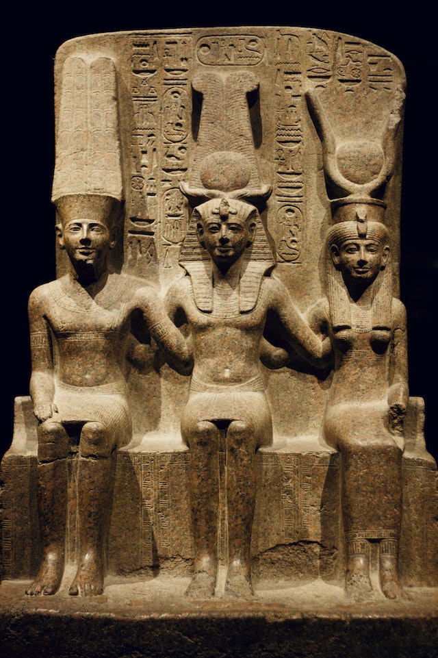 Egyptische jongere Farao's. Afgebeeld zonder baard Egyptisch beeld