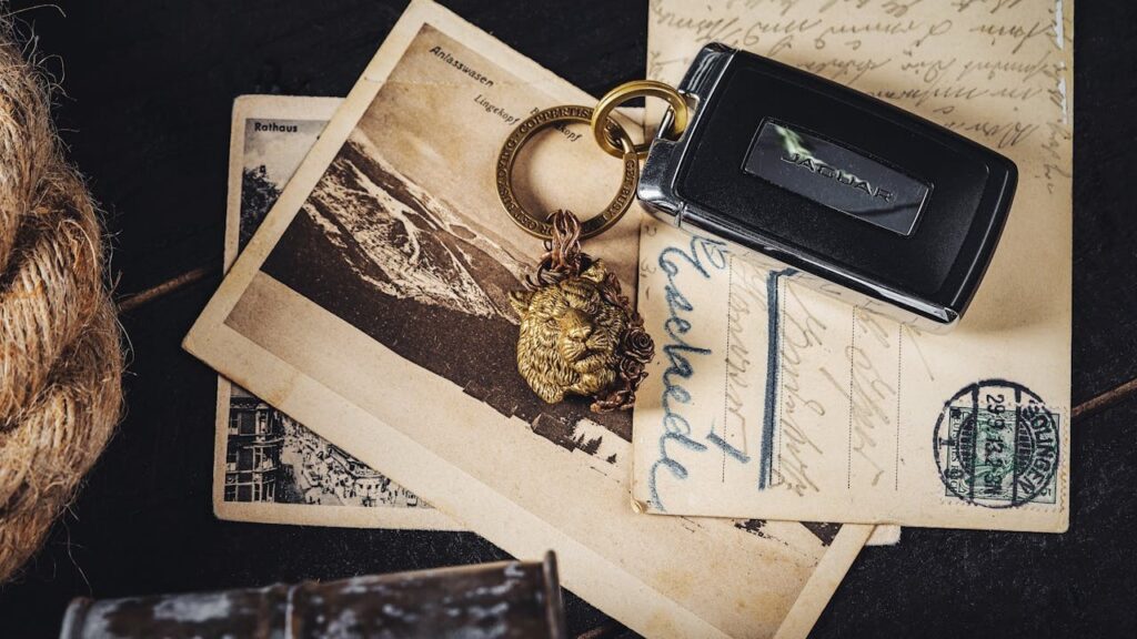 Jaguar autosleutel met sleutelhanger, mogelijk doelwit van signaalversterkers autodiefstal