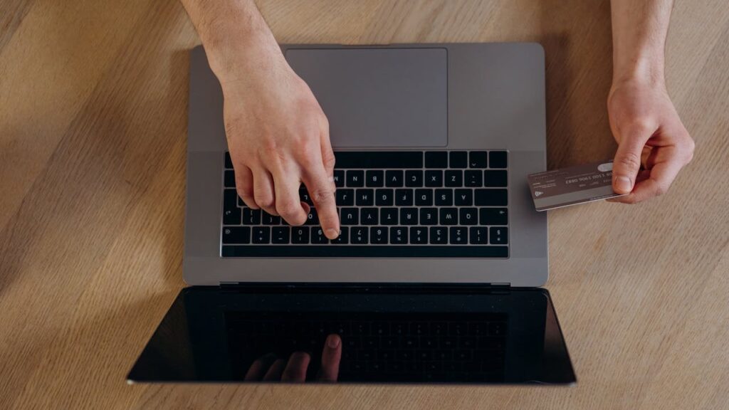 Snelle digitale betalingen veranderen het gebruik van online diensten