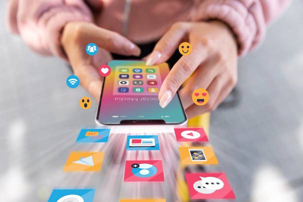 op een mobiele telefoon staan sociale media apps