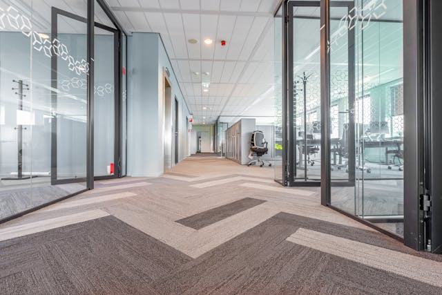 Privacy zonder lichtverlies Zo kies je de juiste glazen scheidingswand