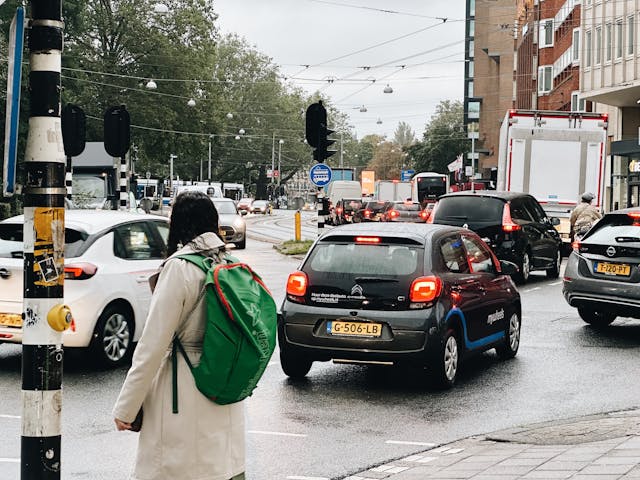 Autorijden in een drukke stad