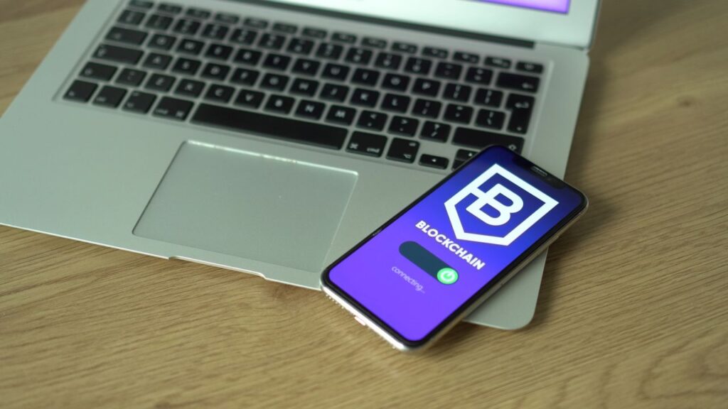 Smart contracts op telefoon van Blockchain