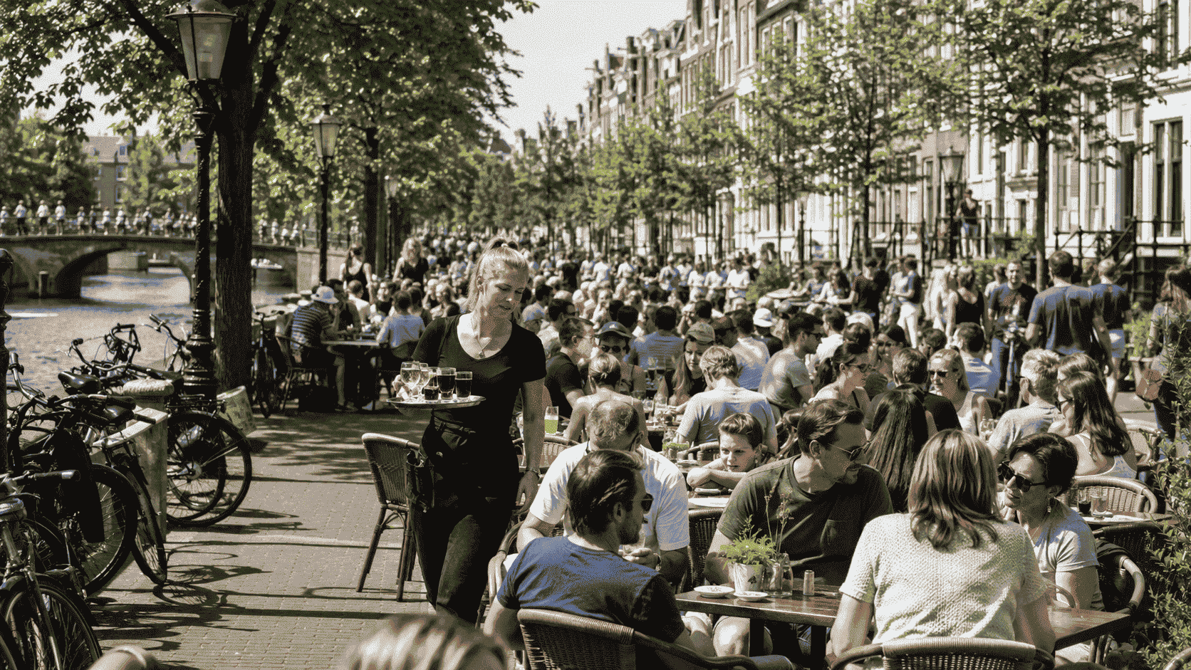 Toeristen op het terras